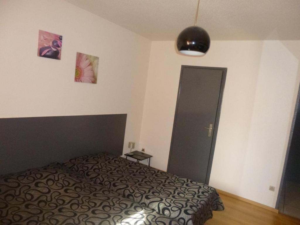 סאן לואיס Studio/Hotel Porte De France חדר תמונה